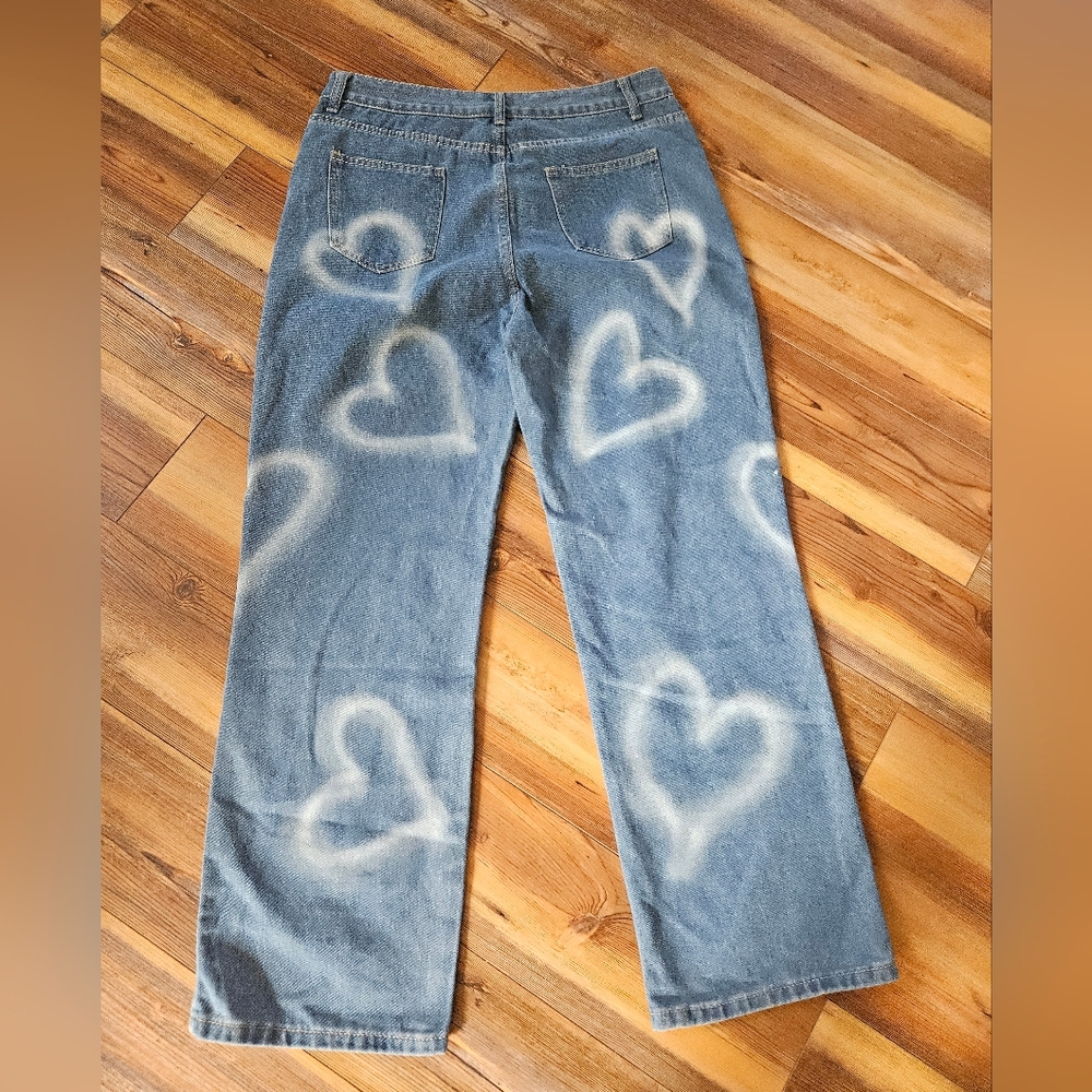 Chic Heart-Patterned High Rise Jeans - Picture 6 of 7